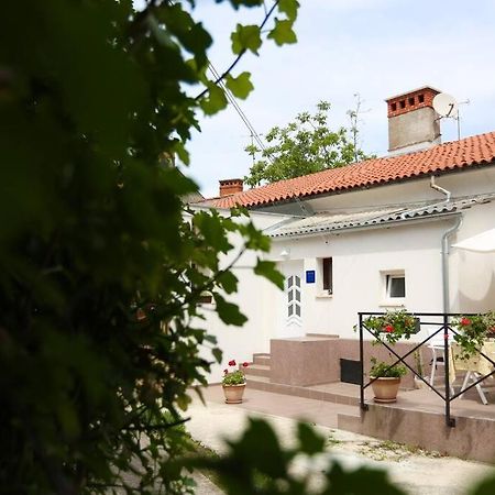 Charming Apartment In Town Center Pula Exterior photo