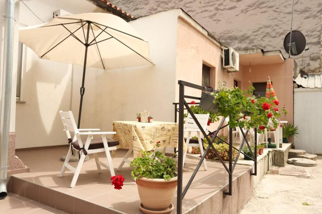 Charming Apartment In Town Center Pula Exterior photo