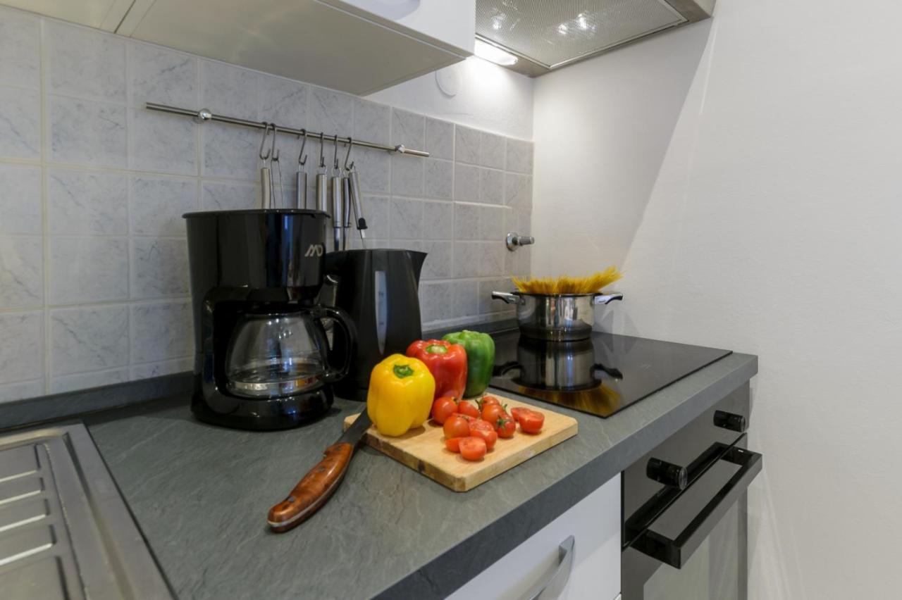 Charming Apartment In Town Center Pula Exterior photo