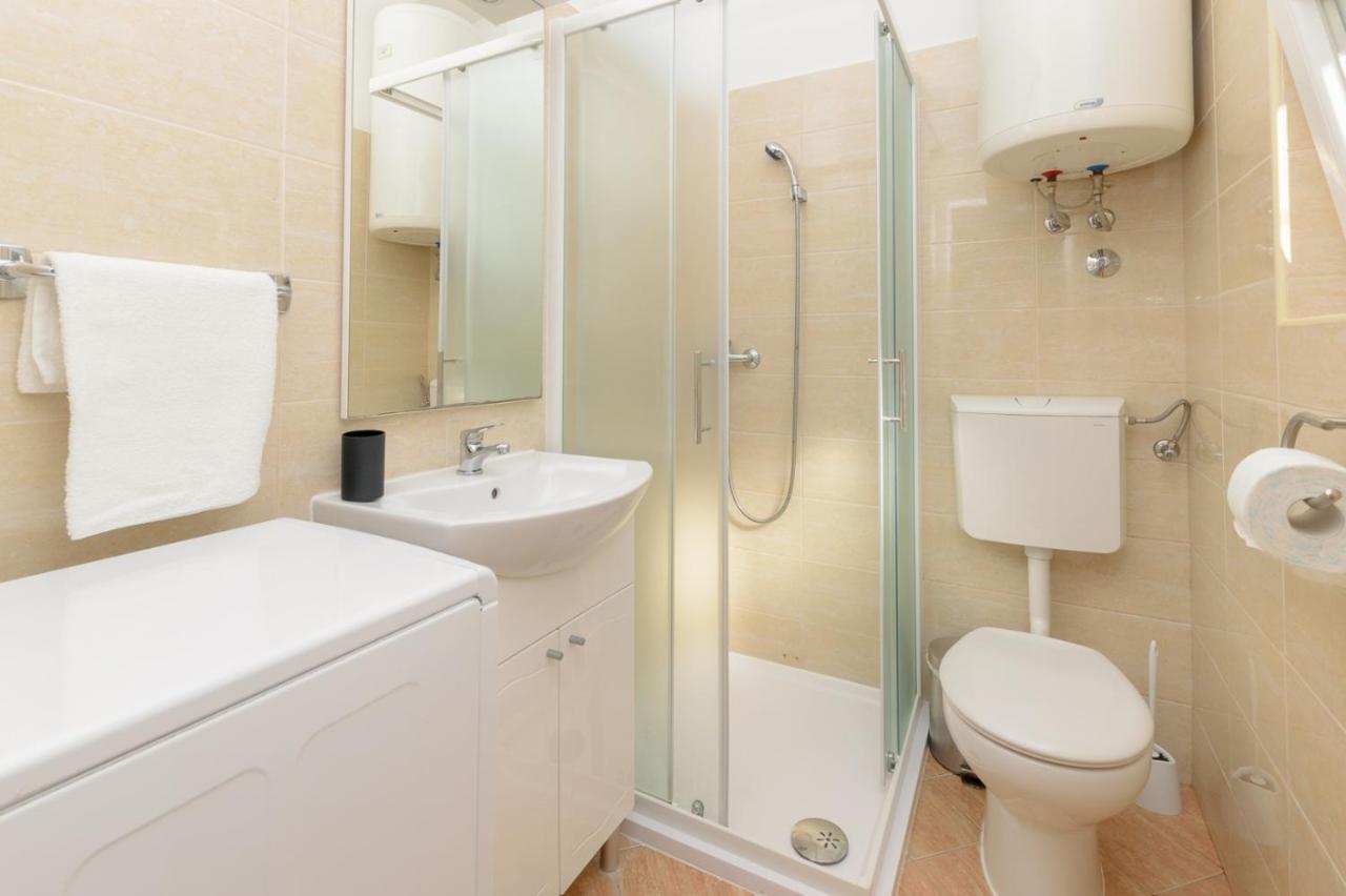 Charming Apartment In Town Center Pula Exterior photo